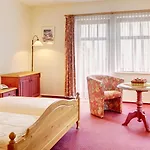 Hotel Neue Hohe 4*