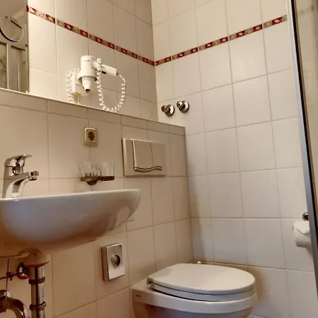 호텔 Neue Hoehe 4*