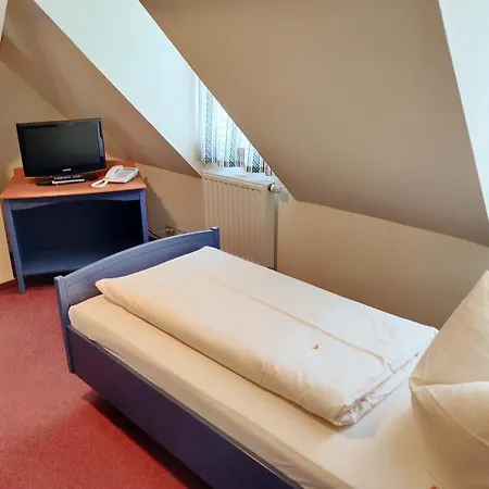 호텔 Neue Hoehe 4*