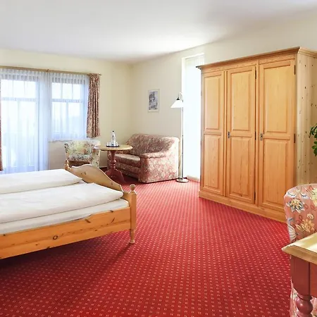 호텔 Neue Hoehe Klingenberg